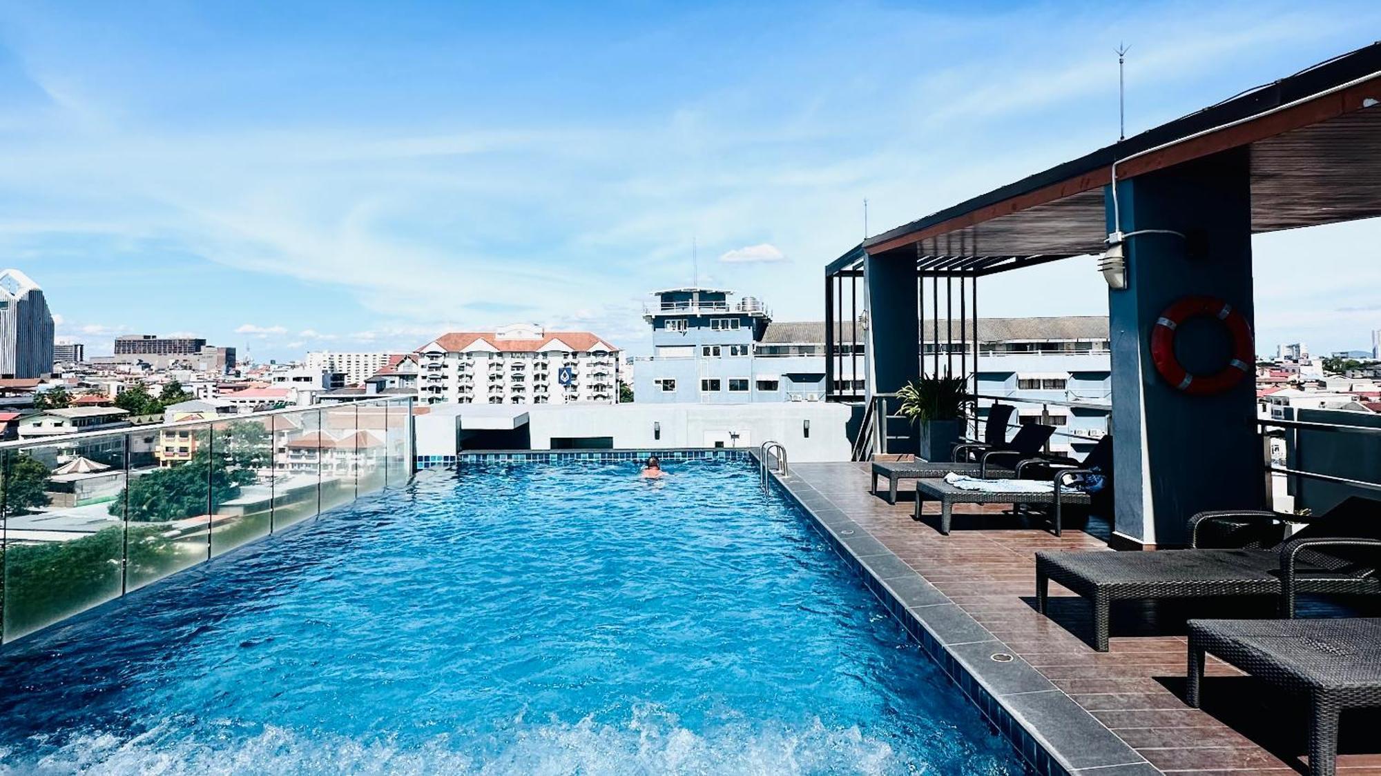 The Base Inn Pattaya Exterior foto